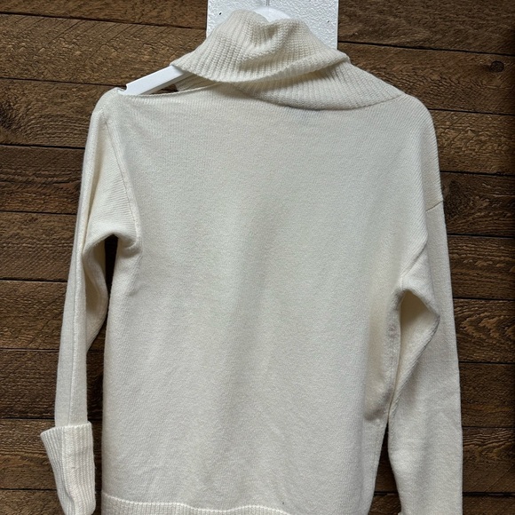 1.STATE Cold Shoulder Turtleneck Sweater in Antique White XS - Picture 2 of 9